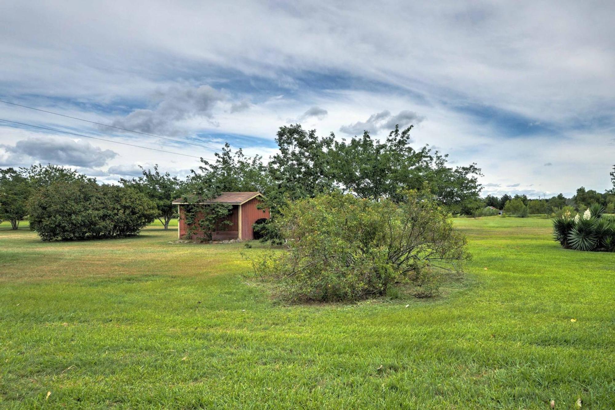 Delightful Carmine Studio On Farm Near Round Top! Exterior foto