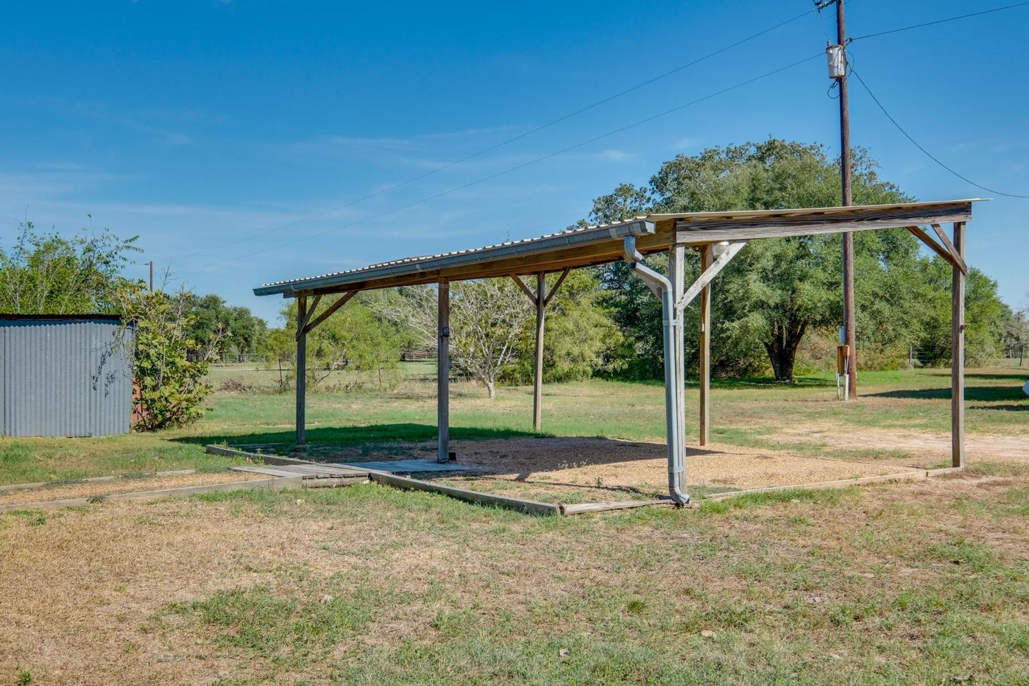 Delightful Carmine Studio On Farm Near Round Top! Exterior foto