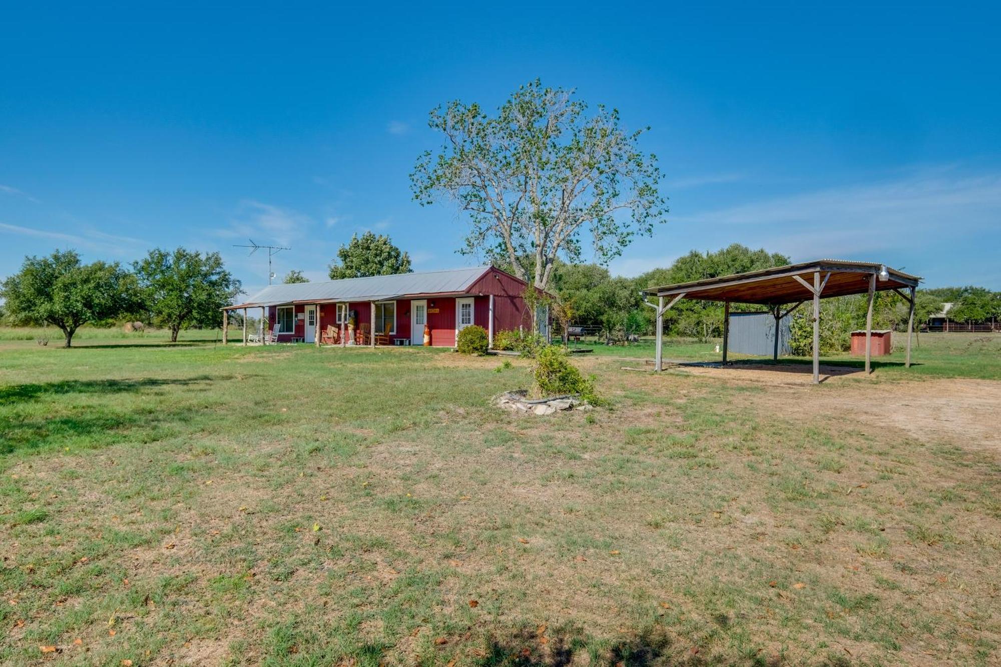Delightful Carmine Studio On Farm Near Round Top! Exterior foto